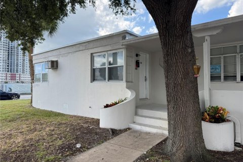 Apartamento en alquiler en Hollywood, Florida, 2 dormitorios, 959.96 m2 № 1967549 - foto 8