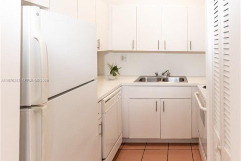 Apartment in Miami, Florida 1 bedroom, 65.03 sq.m. № 2041517 - photo 10