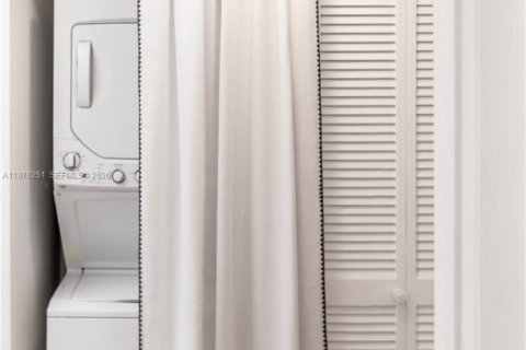 Apartment in Miami, Florida 1 bedroom, 65.03 sq.m. № 2041517 - photo 11