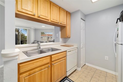 Condo in Sarasota, Florida, 2 bedrooms № 2370979 - photo 11