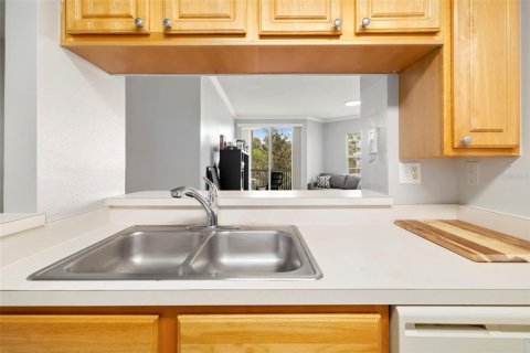 Condo in Sarasota, Florida, 2 bedrooms № 2370979 - photo 12