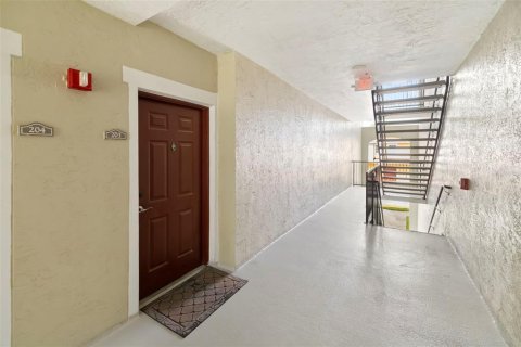 Condo in Sarasota, Florida, 2 bedrooms № 2370979 - photo 5