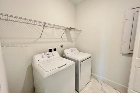 Villa ou maison à louer à Loxahatchee Groves, Floride: 5 chambres, 311.87 m2 № 1971643 - photo 14