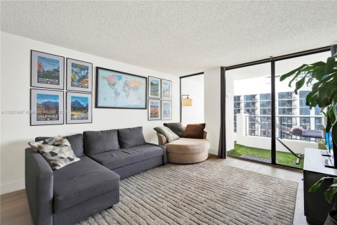 Condo in Miami, Florida, 1 bedroom  № 1882432 - photo 3