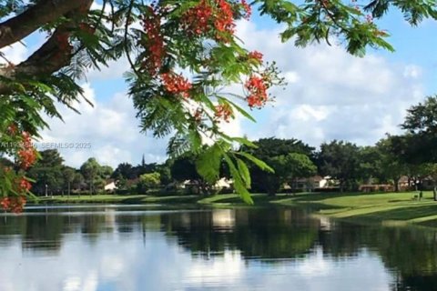 Condo in Miami, Florida, 3 bedrooms  № 1993254 - photo 3