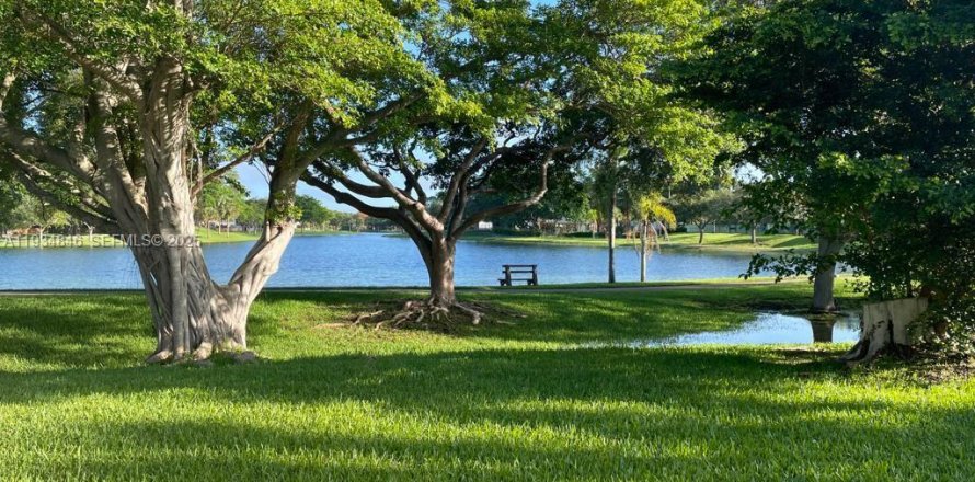 Condo in Miami, Florida, 3 bedrooms  № 1993254