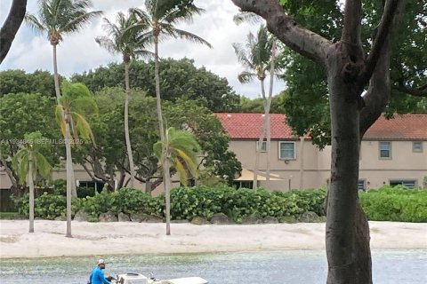 Condo in Miami, Florida, 3 bedrooms  № 1993254 - photo 2