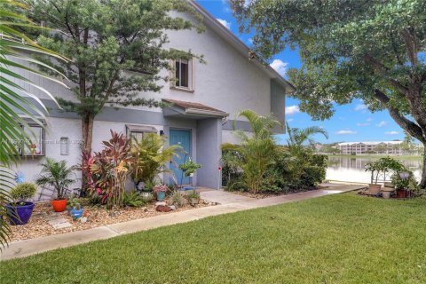 Copropriété à louer à Oakland Park, Floride: 2 chambres, 92.9 m2 № 1946871 - photo 1