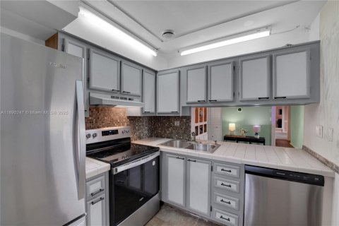 Copropriété à louer à Oakland Park, Floride: 2 chambres, 92.9 m2 № 1946871 - photo 13
