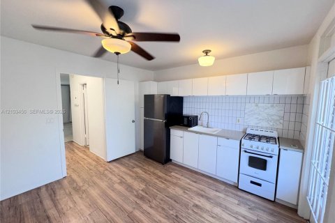 Condominio en alquiler en Miami Beach, Florida, 1 dormitorio, 41.81 m2 № 2424445 - foto 12