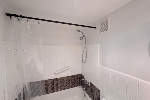 Condominio en alquiler en Miami Beach, Florida, 1 dormitorio, 41.81 m2 № 2424445 - foto 11