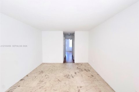 Condominio en alquiler en Miami Beach, Florida, 1 dormitorio, 41.81 m2 № 2424445 - foto 3
