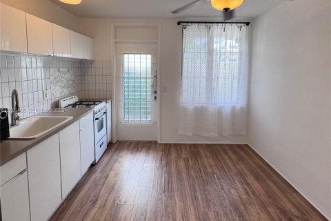 Condominio en Miami Beach, Florida, 1 dormitorio  № 2424445