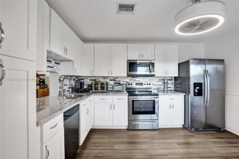 Adosado en alquiler en North Lauderdale, Florida, 3 dormitorios, 149.76 m2 № 1897628 - foto 2