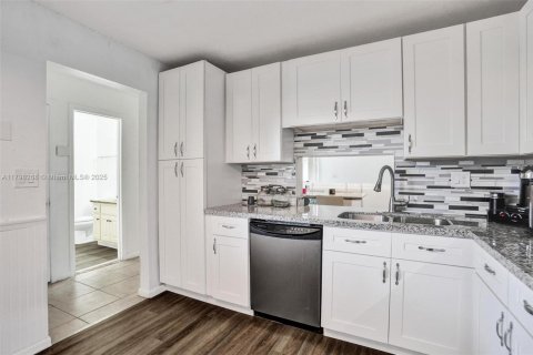 Adosado en alquiler en North Lauderdale, Florida, 3 dormitorios, 149.76 m2 № 1897628 - foto 4