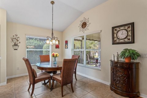 House in The Villages, Florida 3 bedrooms, 185.8 sq.m. № 2391448 - photo 20