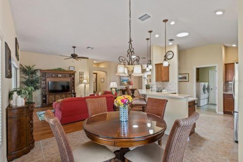 House in The Villages, Florida 3 bedrooms, 185.8 sq.m. № 2391448 - photo 21
