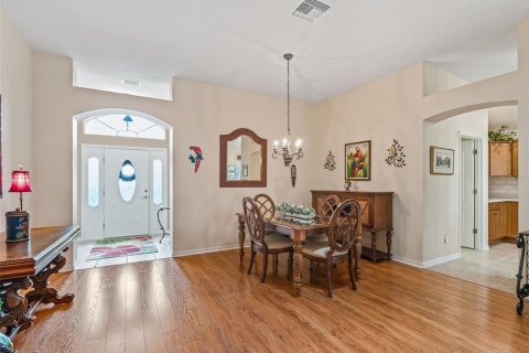 House in The Villages, Florida 3 bedrooms, 185.8 sq.m. № 2391448 - photo 8