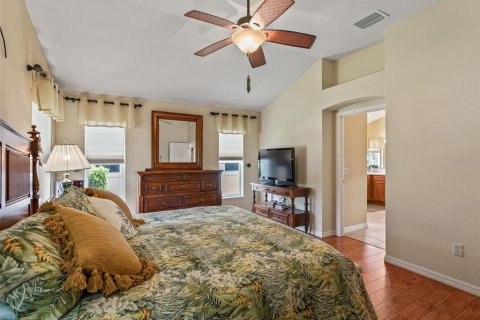 House in The Villages, Florida 3 bedrooms, 185.8 sq.m. № 2391448 - photo 27