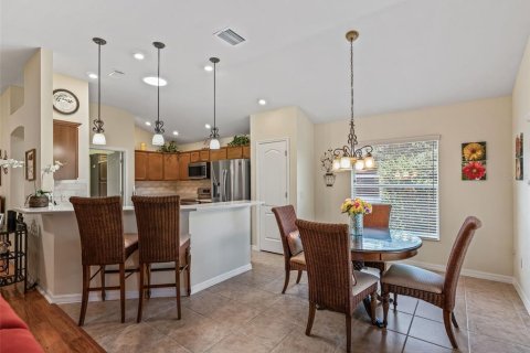 House in The Villages, Florida 3 bedrooms, 185.8 sq.m. № 2391448 - photo 19