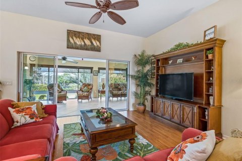 House in The Villages, Florida 3 bedrooms, 185.8 sq.m. № 2391448 - photo 12