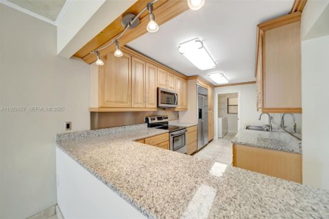 Купить кондоминиум в Халландейл-Бич, Флорида 2 спальни, 123.56м2, № 1982712 - фото 10