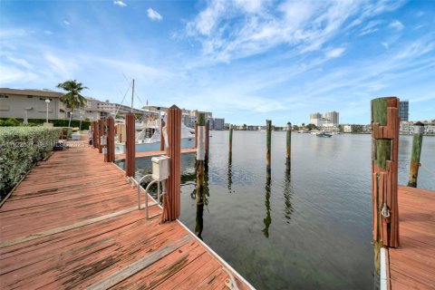 Купить кондоминиум в Халландейл-Бич, Флорида 2 спальни, 123.56м2, № 1982712 - фото 30