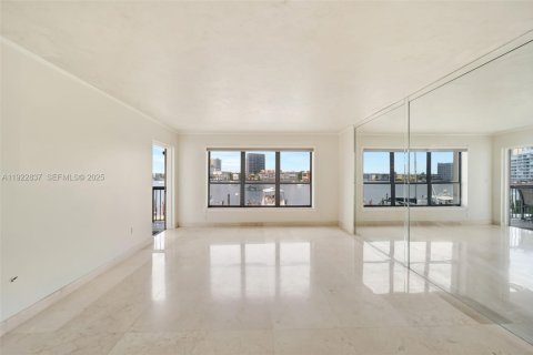 Купить кондоминиум в Халландейл-Бич, Флорида 2 спальни, 123.56м2, № 1982712 - фото 3