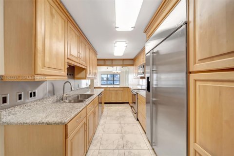 Купить кондоминиум в Халландейл-Бич, Флорида 2 спальни, 123.56м2, № 1982712 - фото 4