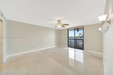 Купить кондоминиум в Халландейл-Бич, Флорида 2 спальни, 123.56м2, № 1982712 - фото 18