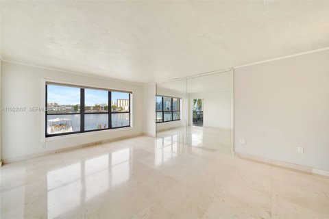 Купить кондоминиум в Халландейл-Бич, Флорида 2 спальни, 123.56м2, № 1982712 - фото 13