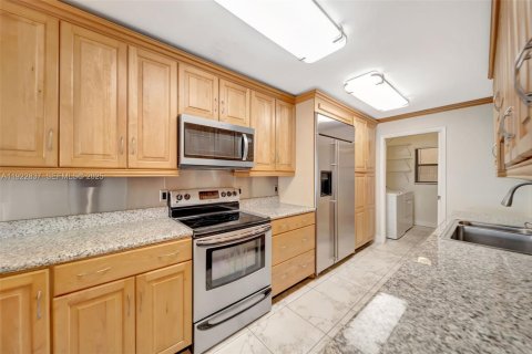 Купить кондоминиум в Халландейл-Бич, Флорида 2 спальни, 123.56м2, № 1982712 - фото 8