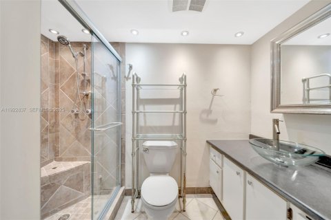 Купить кондоминиум в Халландейл-Бич, Флорида 2 спальни, 123.56м2, № 1982712 - фото 26