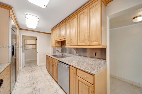 Купить кондоминиум в Халландейл-Бич, Флорида 2 спальни, 123.56м2, № 1982712 - фото 9