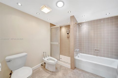 Купить кондоминиум в Халландейл-Бич, Флорида 2 спальни, 123.56м2, № 1982712 - фото 22