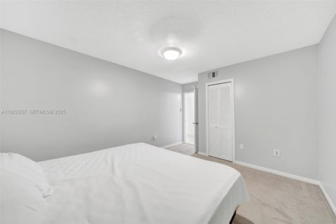 Купить кондоминиум в Халландейл-Бич, Флорида 2 спальни, 123.56м2, № 1982712 - фото 24