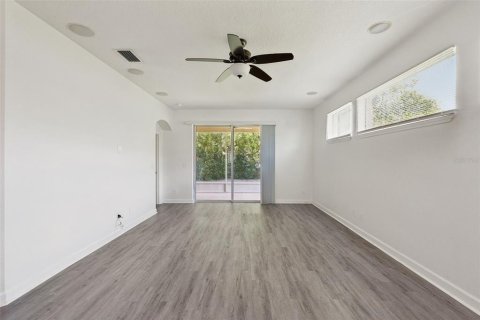 Villa ou maison à vendre à Mount Dora, Floride: 3 chambres, 155.05 m2 № 2299321 - photo 11