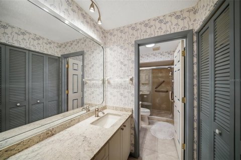 Condo in Sarasota, Florida, 2 bedrooms  № 2385782 - photo 20