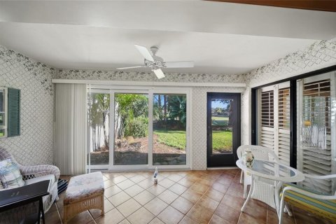 Condo in Sarasota, Florida, 2 bedrooms  № 2385782 - photo 8
