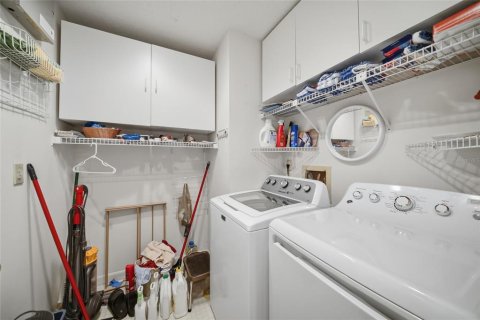 Condo in Sarasota, Florida, 2 bedrooms  № 2385782 - photo 25