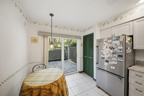 Condo in Sarasota, Florida, 2 bedrooms  № 2385782 - photo 15