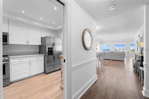 Снять в аренду кондоминиум в Сент-Пит-Бич, Флорида 3 комнаты, 124.49м2, № 2100883 - фото 27