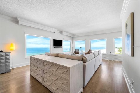 Condo in Saint Pete Beach, Florida, 2 bedrooms  № 2100883