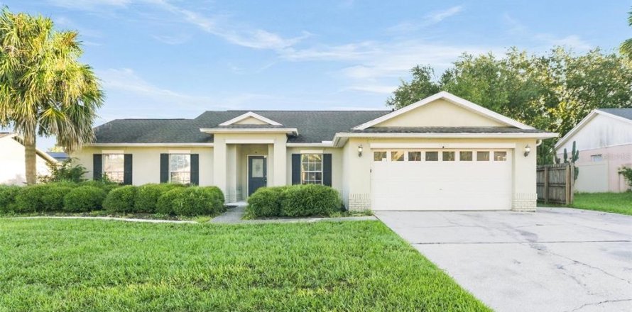 Villa ou maison à Clermont, Floride 4 chambres, 188.96 m2 № 2433282