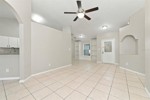 Villa ou maison à louer à Clermont, Floride: 4 chambres, 188.96 m2 № 2433282 - photo 3
