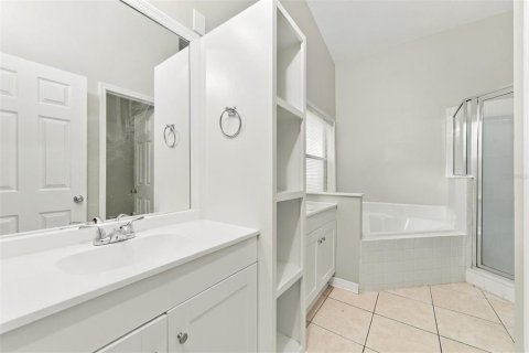 Villa ou maison à louer à Clermont, Floride: 4 chambres, 188.96 m2 № 2433282 - photo 14