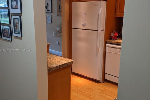 Condo in Pembroke Pines, Florida, 1 bedroom  № 1817104 - photo 3