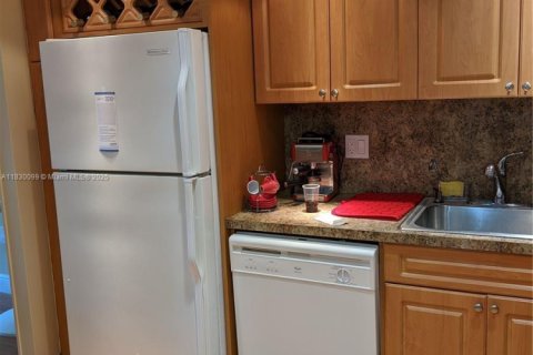 Condo in Pembroke Pines, Florida, 1 bedroom  № 1817104 - photo 4