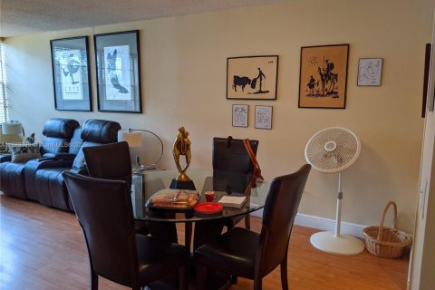 Condo in Pembroke Pines, Florida, 1 bedroom  № 1817104 - photo 8