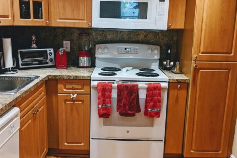 Condo in Pembroke Pines, Florida, 1 bedroom  № 1817104 - photo 6